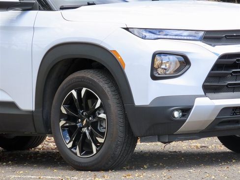 Used 2023 Chevrolet TrailBlazer LT w/ Driver Confidence Package AWD/4WD image 4