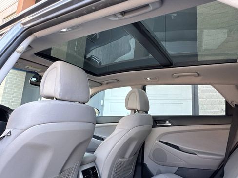 Used 2017 Hyundai Tucson Value AWD/4WD image 28