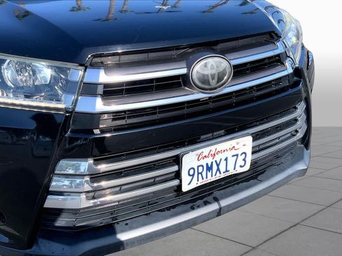 Used 2018 Toyota Highlander Limited FWD image 28