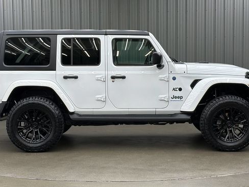 Used 2024 Jeep Wrangler Unlimited w/ Convenience Group AWD/4WD image 6
