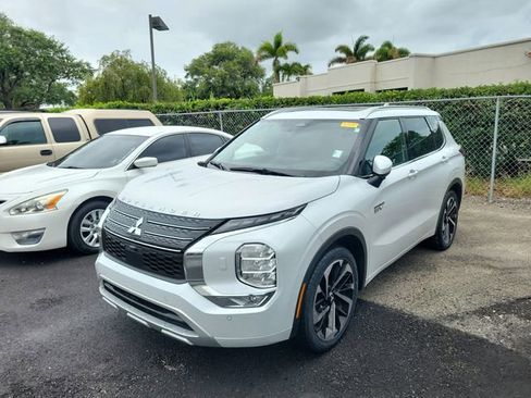Used 2023 Mitsubishi Outlander SEL AWD/4WD image 2