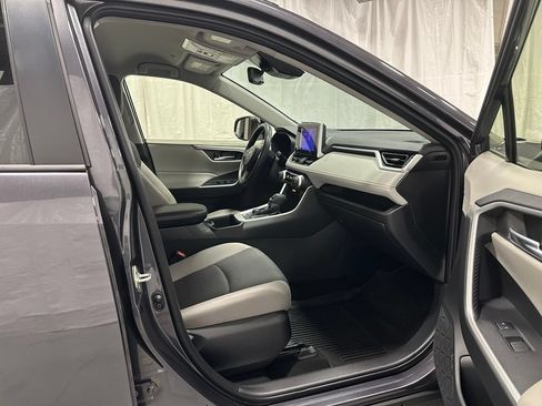 Used 2025 Toyota RAV4 XLE AWD/4WD image 57