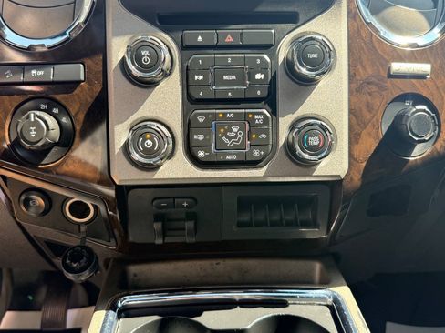 Used 2016 Ford F250 Platinum w/ FX4 Off-Road Package AWD/4WD image 29