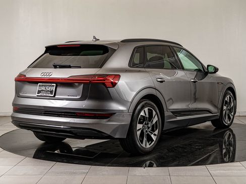 Used 2022 Audi e-tron Premium w/ Convenience Plus Package AWD/4WD image 5