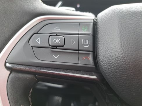 Used 2023 Jeep Grand Cherokee L Laredo AWD/4WD image 19