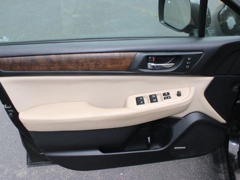 Used 2015 Subaru Outback 2.5i Limited AWD/4WD image 3