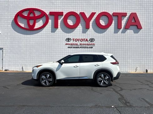 Used 2021 Nissan Rogue SL w/ Premium Package FWD image 4