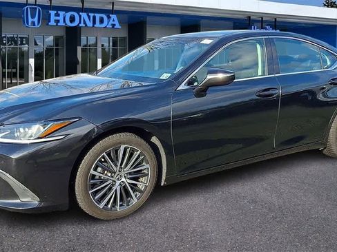 Used 2023 Lexus ES 300h w/ Premium Package image 4
