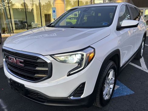 Used 2021 GMC Terrain SLE image 2