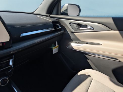 Used 2026 Chevrolet Traverse LT FWD image 31