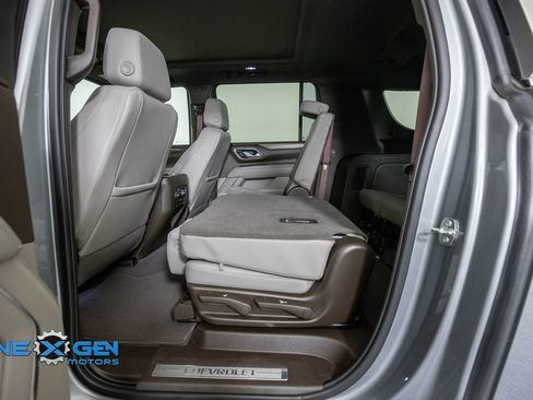Used 2023 Chevrolet Suburban LT w/ Luxury Package AWD/4WD image 28