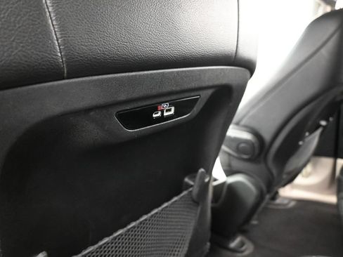 Used 2022 Chrysler Pacifica Touring-L FWD image 38