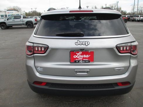 Used 2019 Jeep Compass Latitude image 6