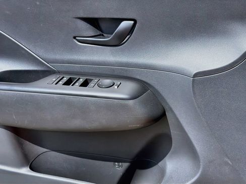 Used 2025 Hyundai Kona SEL FWD image 17