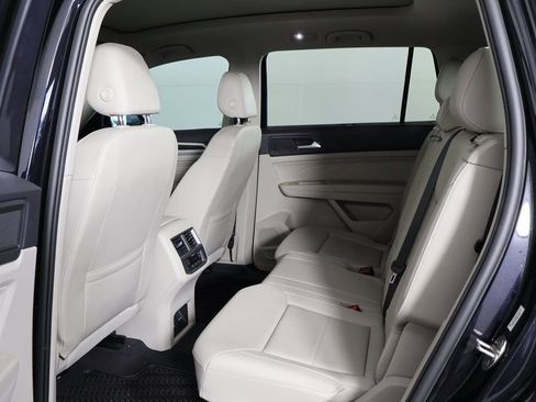 Used 2023 Volkswagen Atlas SE w/ Panoramic Sunroof Package image 10