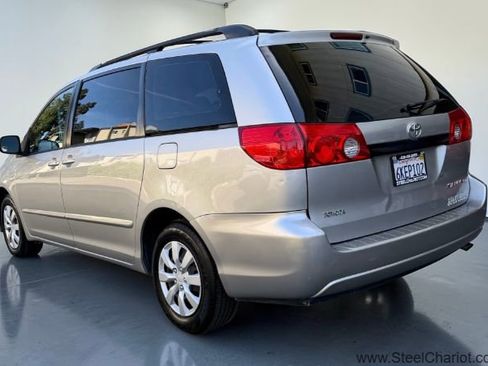 Used 2010 Toyota Sienna image 4