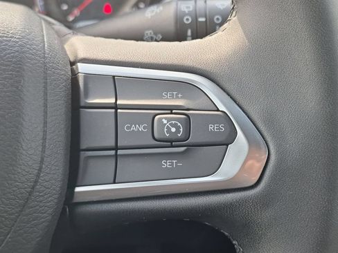 Used 2025 Jeep Compass Latitude w/ Sun & Sound Group AWD/4WD image 21