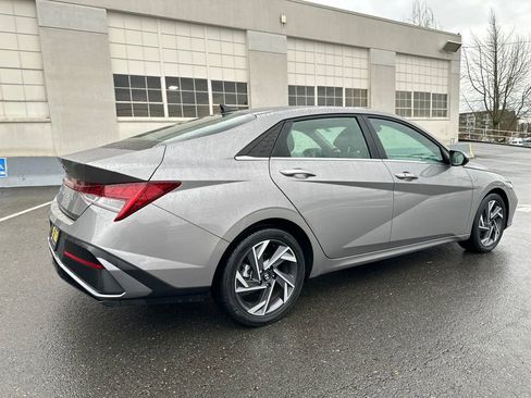 Certified 2024 Hyundai Elantra SEL w/ Convenience Package image 6