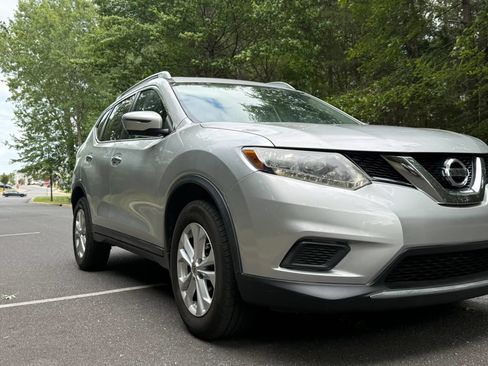 Used 2016 Nissan Rogue SV w/ SV Premium Package AWD/4WD image 3