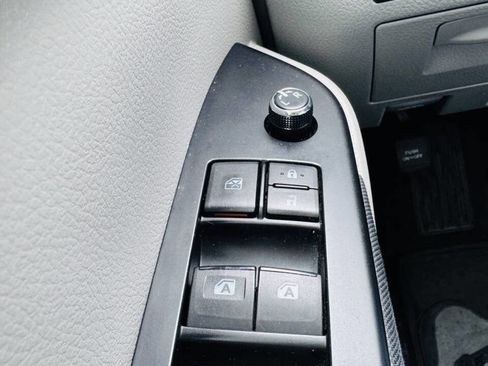 Used 2016 Toyota Highlander LE image 24