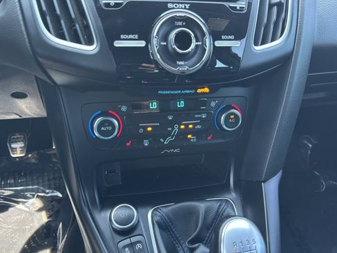 Used 2017 Ford Focus RS AWD/4WD image 28