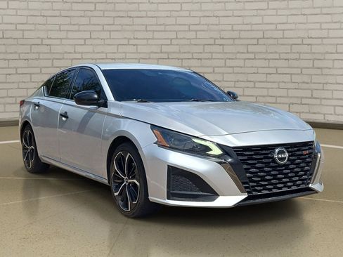 Used 2023 Nissan Altima 2.5 SR FWD image 3