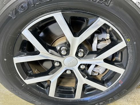 Used 2023 Jeep Grand Cherokee L Limited image 33