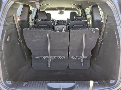 Used 2025 Chrysler Pacifica Select image 24