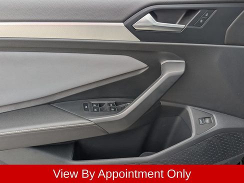 Used 2025 Volkswagen Jetta SE FWD image 10