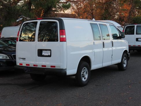 Used 2015 Chevrolet Express 2500 image 19