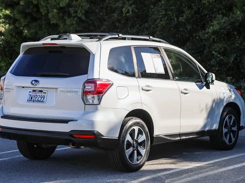 Used 2017 Subaru Forester 2.5i Premium w/ All-Weather Package image 4