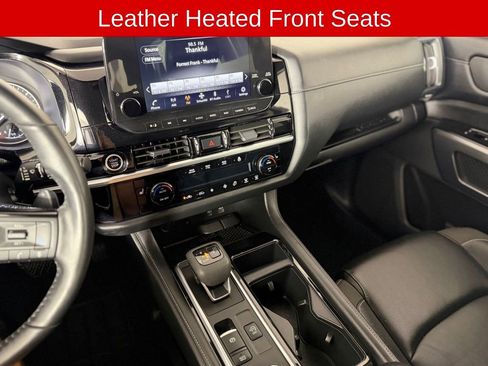 Used 2023 Nissan Pathfinder SL AWD/4WD image 3