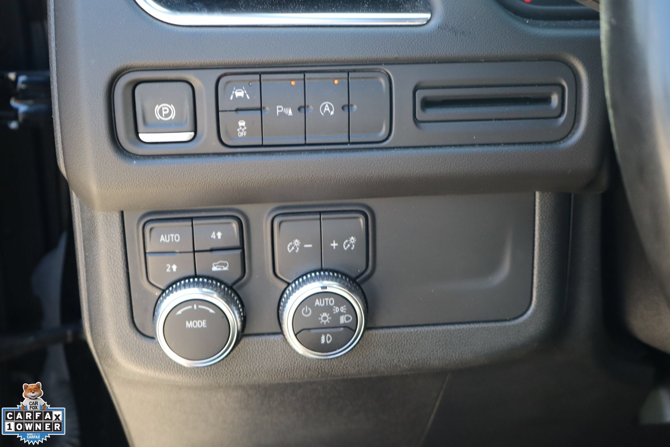 Used 2024 GMC Yukon SLT AWD/4WD image 16