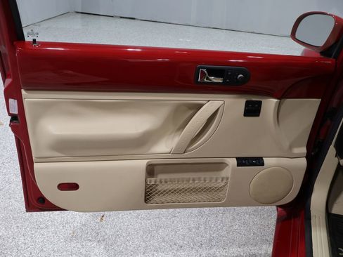 Used 2008 Volkswagen Beetle S image 12