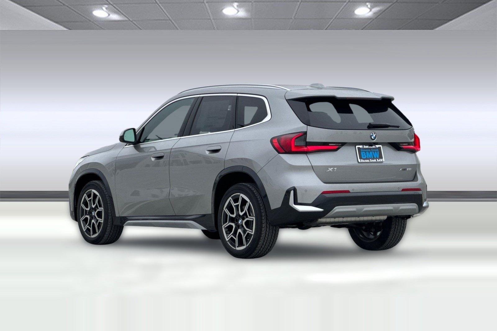 Used 2026 BMW X1 xDrive28i w/ Technology Package AWD/4WD image 3