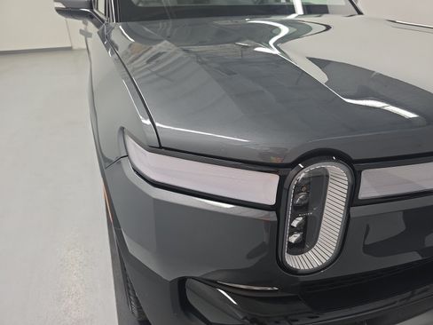 Used 2024 Rivian R1T Adventure AWD/4WD image 33