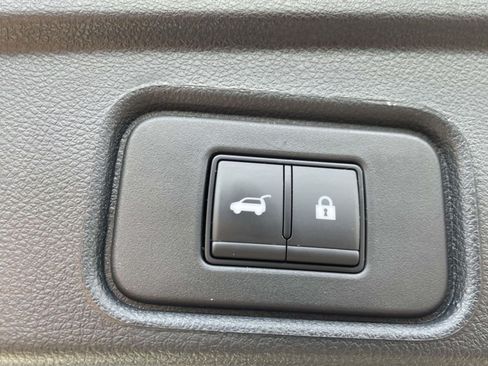 Used 2025 Nissan Pathfinder Platinum FWD image 31
