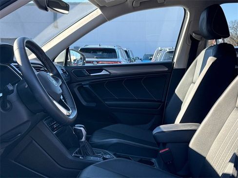 Certified 2023 Volkswagen Tiguan SE image 10