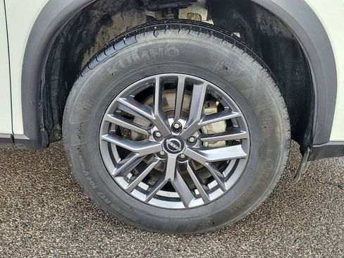 Used 2024 Nissan Rogue S image 5