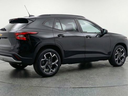 Used 2025 Chevrolet Trax LT image 9