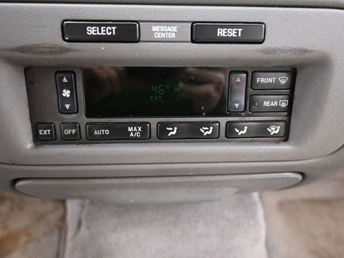 Used 2002 Lincoln Town Car Signature image 17