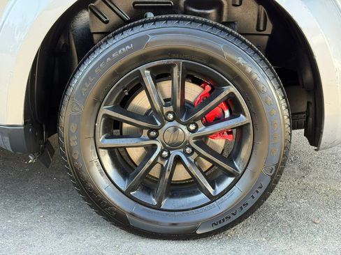 Used 2020 Dodge Journey SE w/ SE Popular Equipment Group FWD image 12