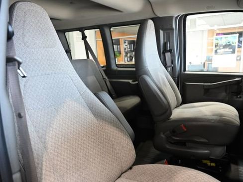 Used 2023 GMC Savana 3500 LS image 9