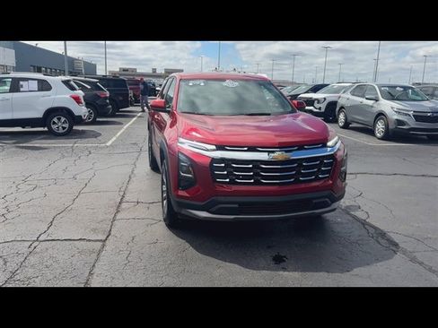 Used 2025 Chevrolet Equinox LT AWD/4WD image 3