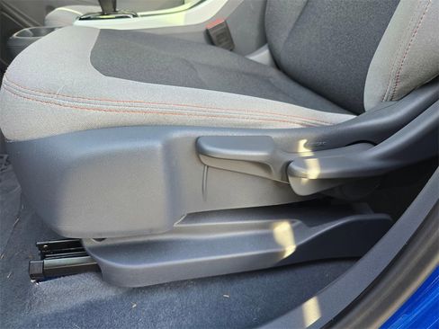 Used 2021 Chevrolet Bolt LT image 20