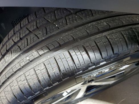 New 2025 Volkswagen Tiguan SE image 38