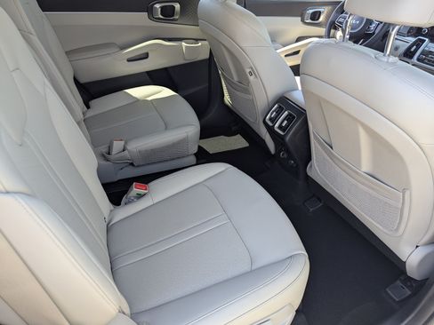 Used 2022 Kia Sorento S FWD image 13