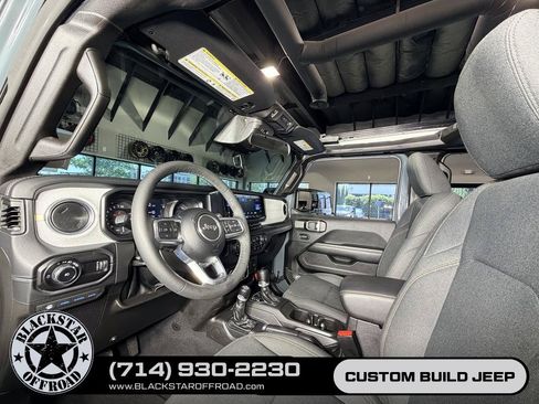 Used 2025 Jeep Wrangler Unlimited Sahara w/ Safety Group AWD/4WD image 18