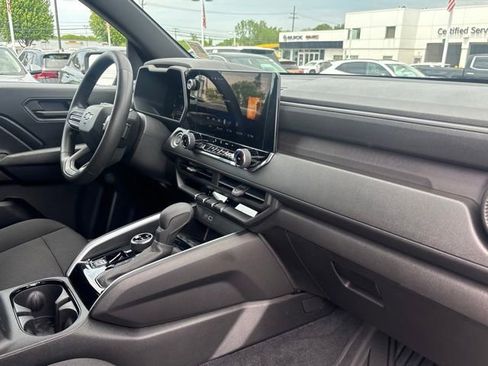 Used 2023 Chevrolet Colorado Trail Boss AWD/4WD image 16