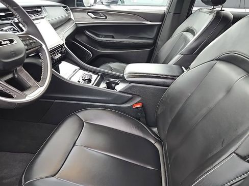 Used 2025 Jeep Grand Cherokee Limited w/ Black Appearance Package AWD/4WD image 25